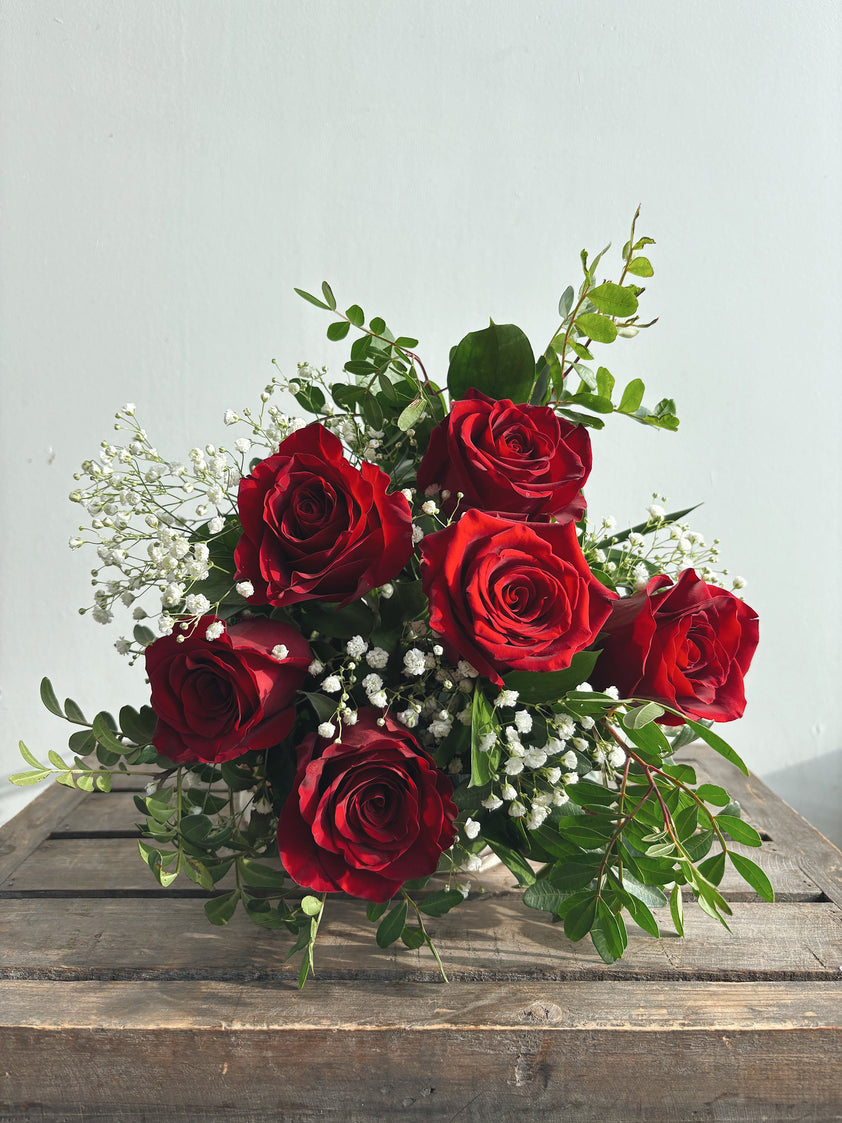 Six Roses Red Six roses rouges – Fleuriste McKenna